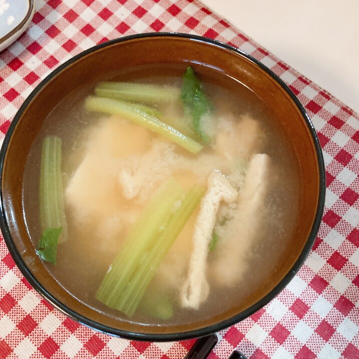 小松菜と豆腐と油揚げの味噌汁